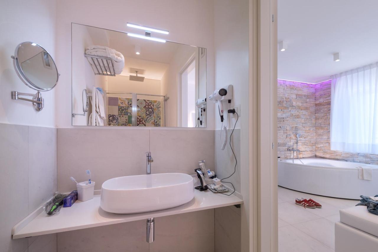 Deluxe Double Room Private Jacuzzi