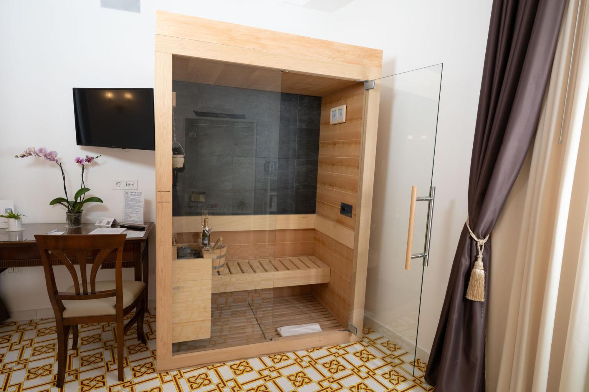 Deluxe King Suite